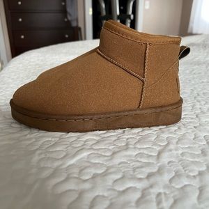 Mini Boots *BRAND NEW!*